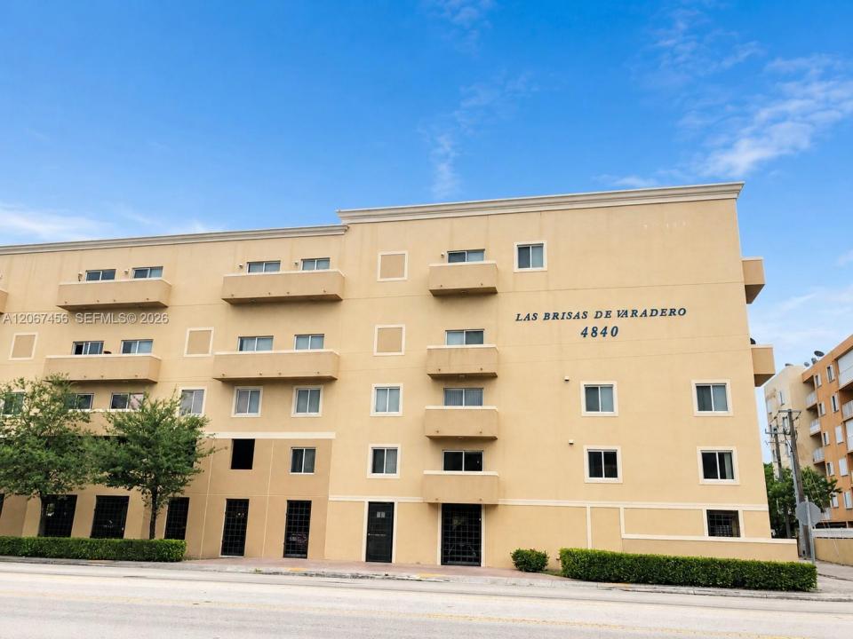 4840 NW 7th St 000, Miami, Florida 33126, Stati Uniti