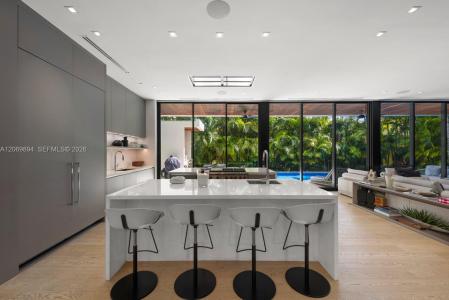 6015 N Bay Rd, Miami Beach, Florida 33140, USA