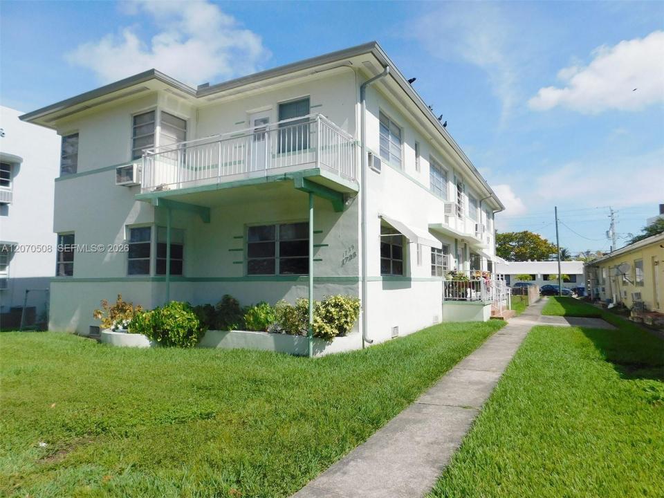 1735 Marseille Dr 2, Miami Beach, Florida 33141, USA