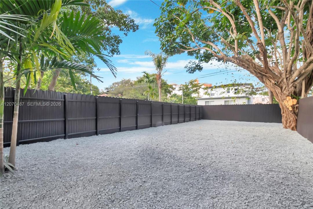3783 SW 27th St 0, Miami, Florida 33134, Stati Uniti