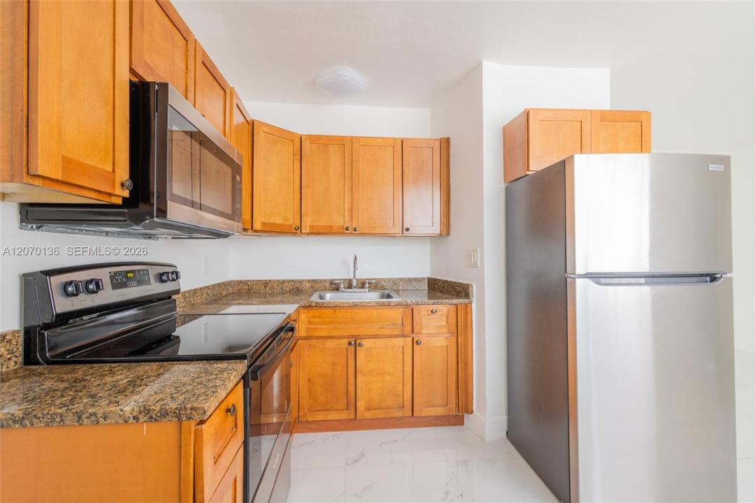 979 SW 10th St 2, Miami, Florida 33130, USA