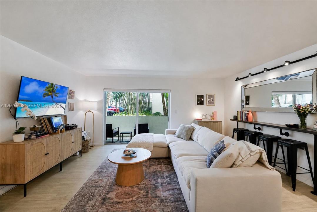 8950 SW 69th Ct 109, Pinecrest, Flórida 33156, Estados Unidos
