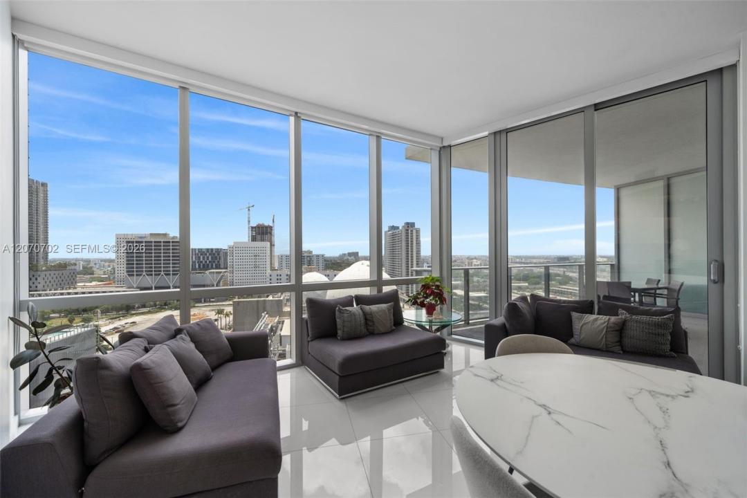 851 NE 1st Ave 1610, Miami, Florida 33132, Stati Uniti