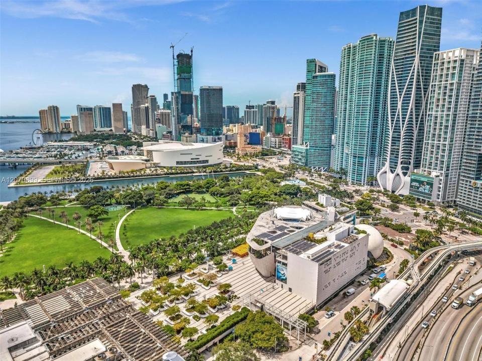 900 Biscayne Blvd 1708, Miami, Florida 33132, USA