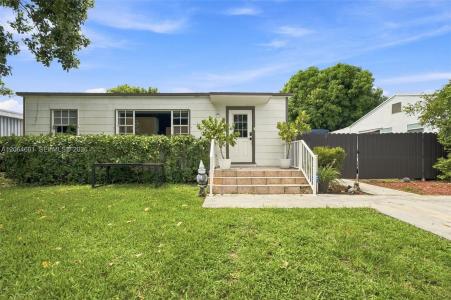 240 Carlisle Dr, Miami Springs, Florida 33166, USA