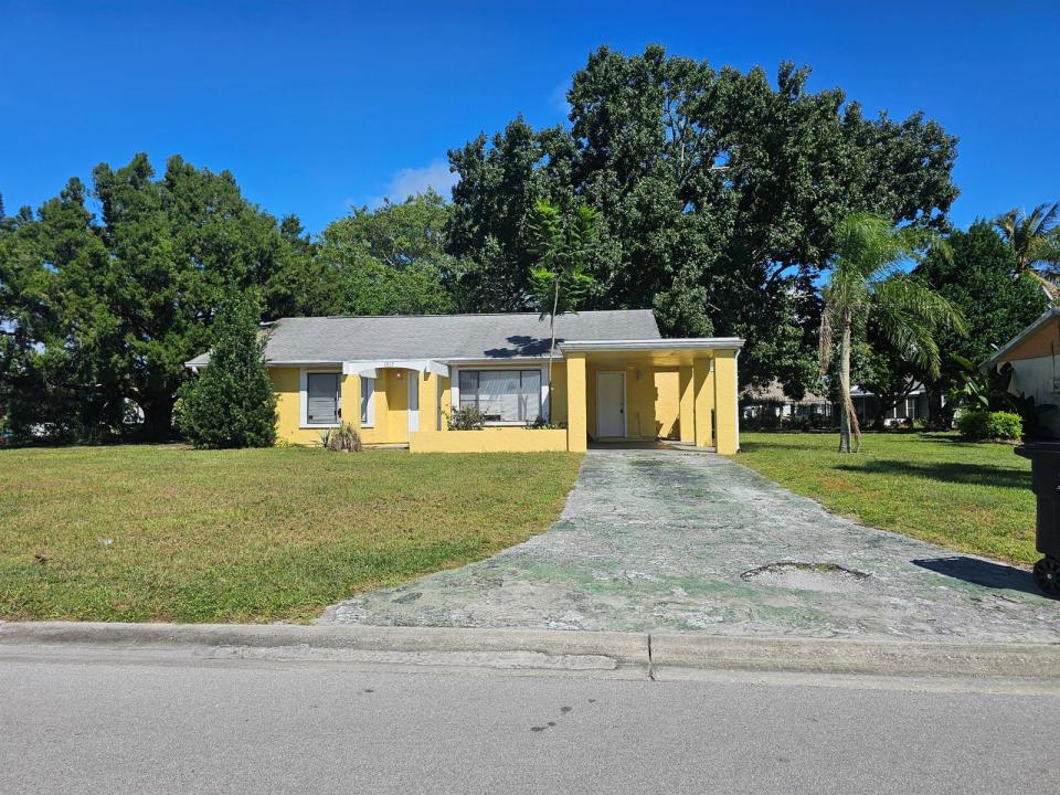 1917 SE Burgundy Lane, Port St. Lucie, Floryda 34952, USA