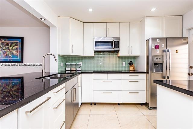 2081 S Ocean Dr 411, Hallandale Beach, Florida 33009, USA