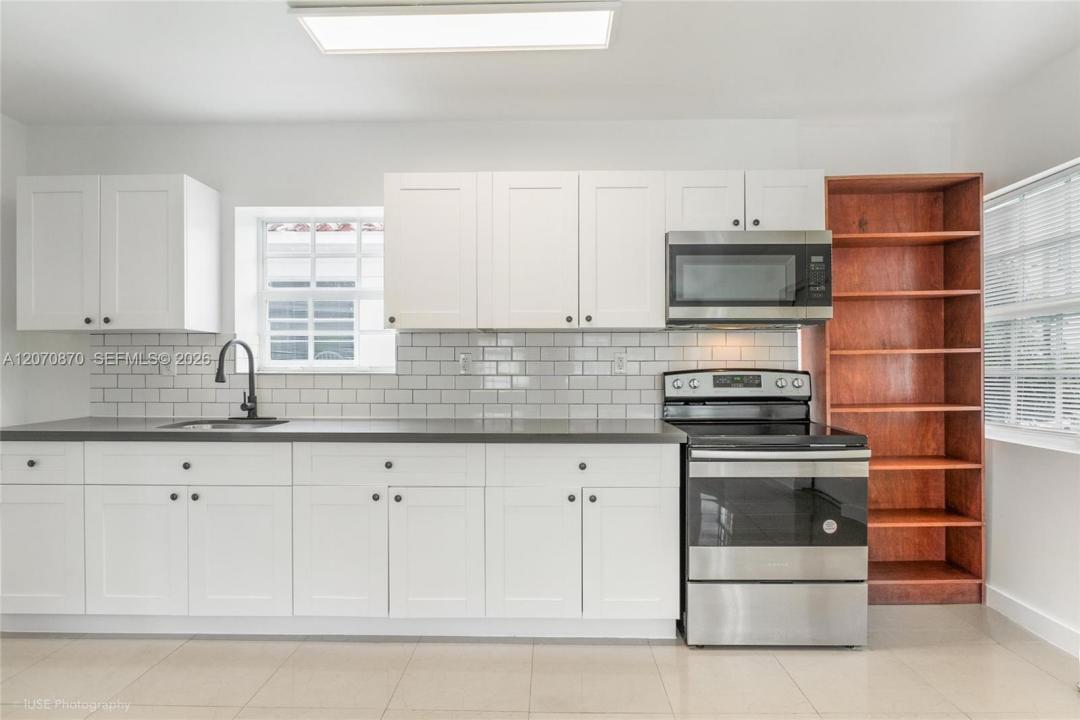 1945 Marseille Dr 1, Miami Beach, Florida 33141, USA