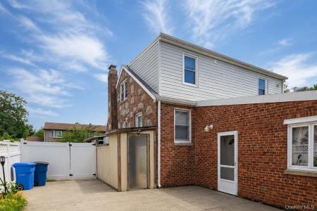 4 Brown Street, West Babylon, New York 11704, États-Unis