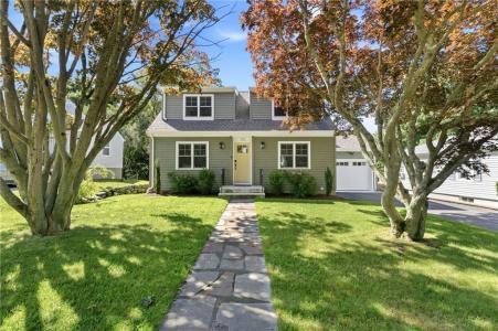 172 Bayview Avenue, Bristol, Rhode Island 02809, USA