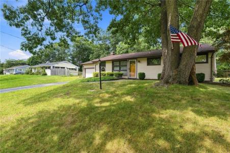 124 Chatworth Avenue, Warwick, Rhode Island 02886, USA