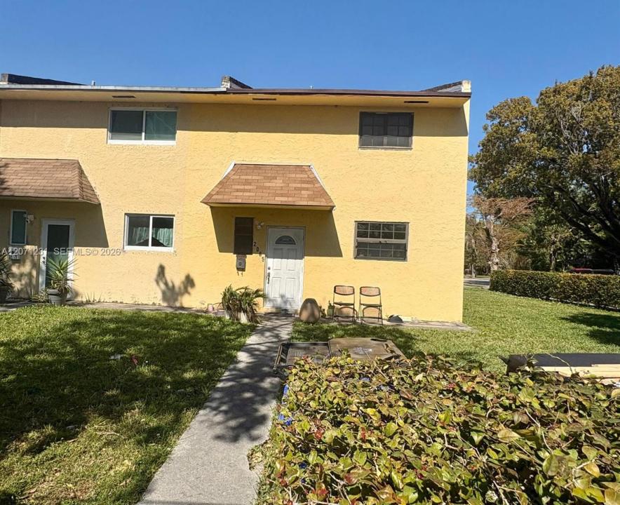 2065 NE 139th St, North Miami Beach, Florida 33181, USA