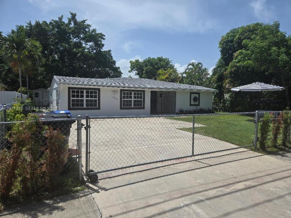 18360 NE 22nd Ave, North Miami Beach, Floride 33160, États-Unis