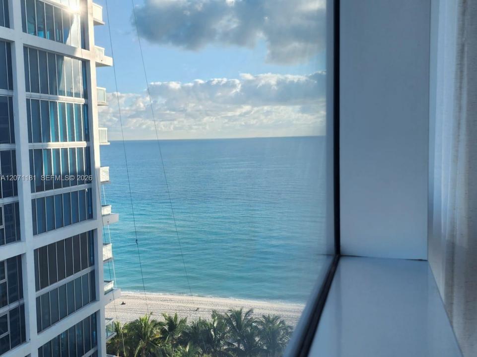 6801 Collins Ave LPH05, Miami Beach, Florida 33141, USA