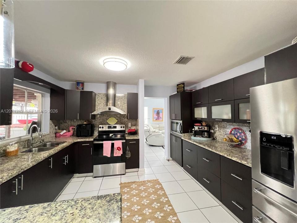 13249 NW 9 LN, Miami, Flórida 33182, Estados Unidos