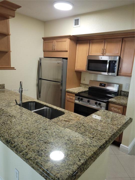 2564 CENTERGATE DR 108, Miramar, Floride 33025, États-Unis