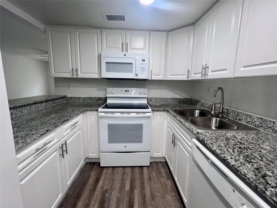 17350 NW 68th Avenue 400-315, Hialeah, Florida 33015, USA