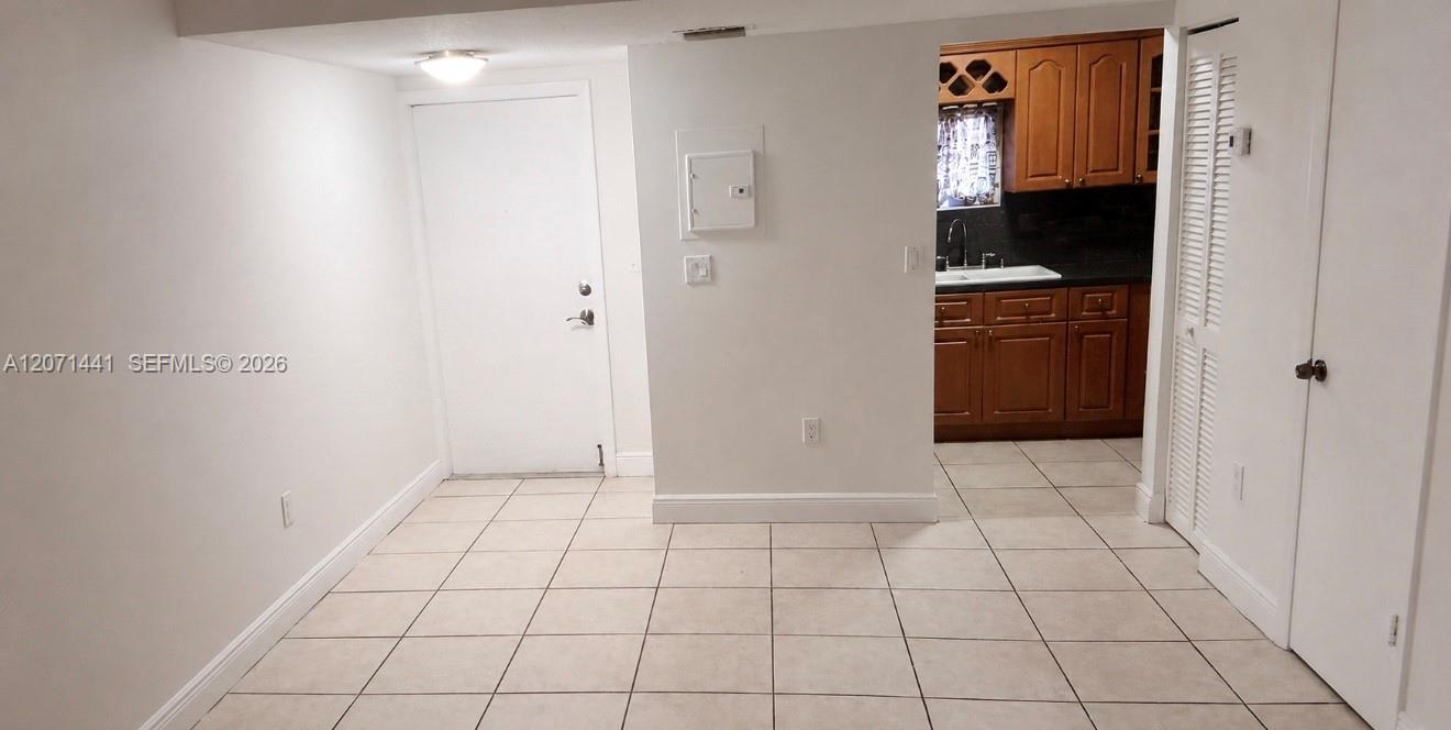 5611 W 25th Ct 14-A, Hialeah, Florida 33016, USA