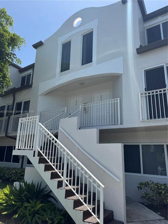 8670 NW 6th Ln 4-208, Miami, Florida 33126, Stati Uniti