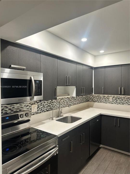 9449 SW 76th St T5, Miami, Florida 33173, USA