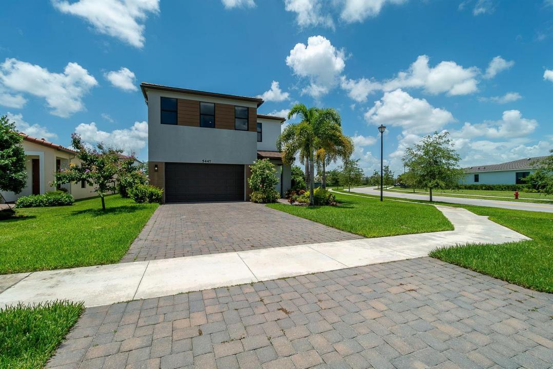 5447 Starfish Road, Westlake, Floryda 33470, USA