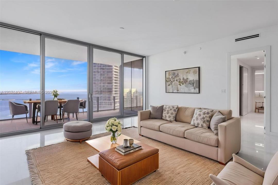 300 Biscayne Boulevard Way 4303C, Miami, Florida 33131, Stati Uniti