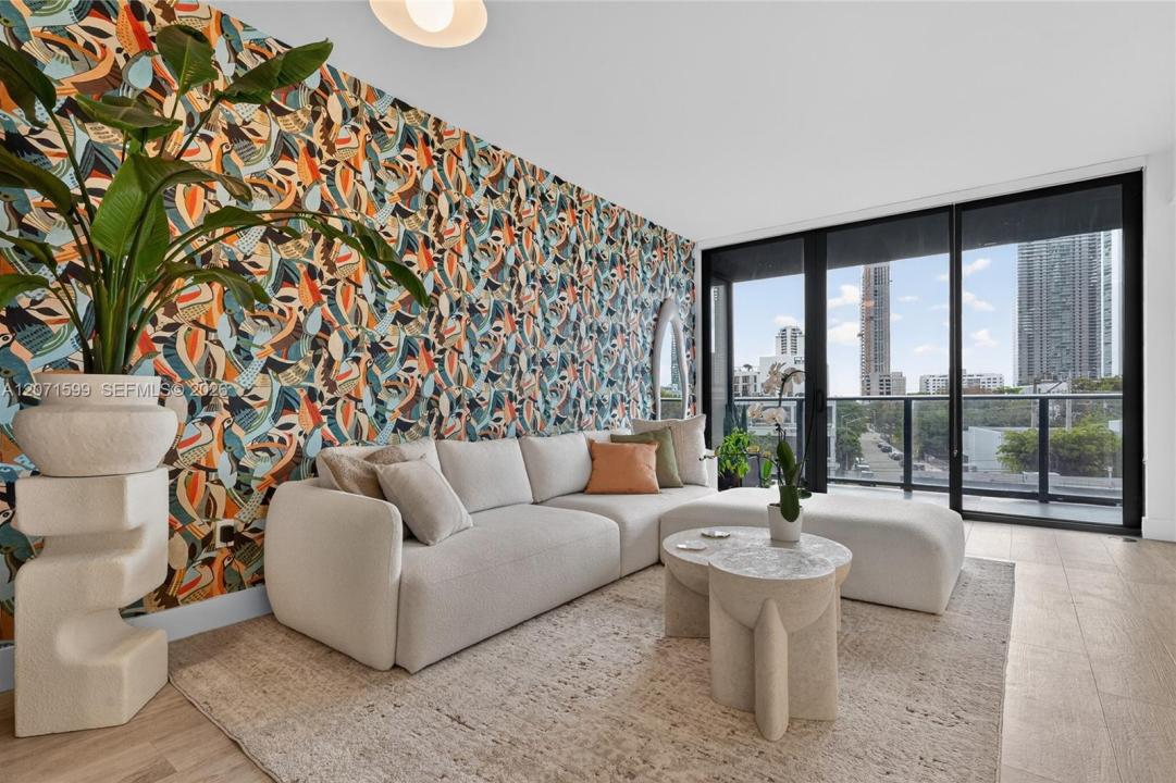 121 NE 34th St L305, Miami, 佛羅里達州 33137, 美國