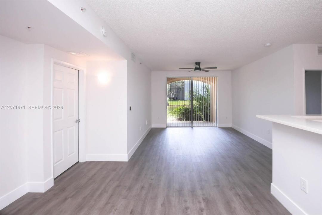 8050 N Nob Hill Rd 106, Tamarac, Florida 33321, Stati Uniti