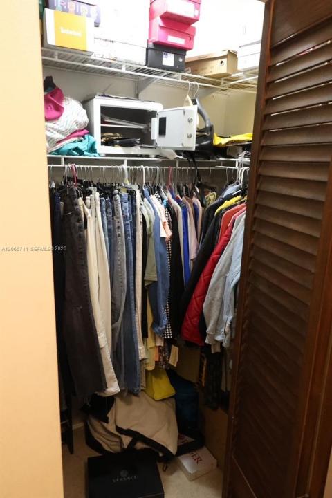 780 NE 199th St 207E, Miami, Florida 33179, USA