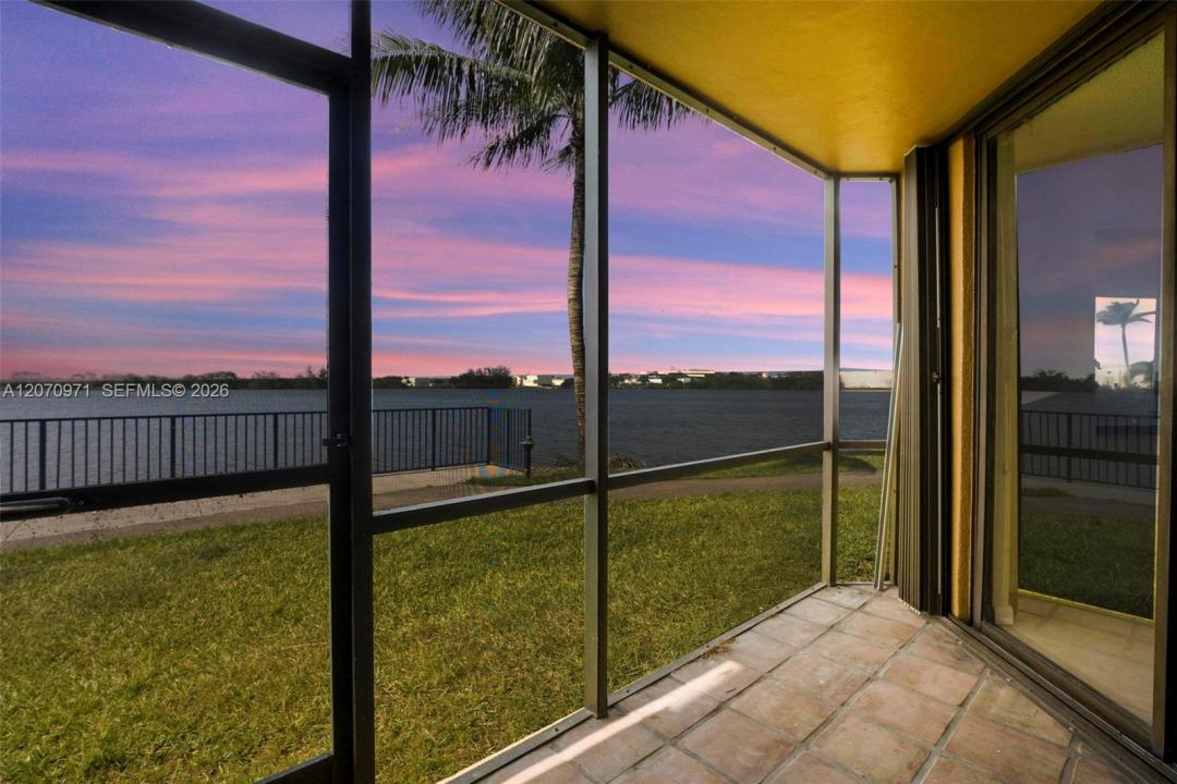 15545 N Miami Lakeway N 106, Miami Lakes, Florida 33014, Stati Uniti