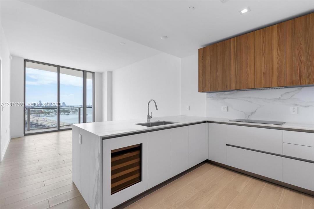 1400 Biscayne Blvd 1905, Miami, Florida 33132, USA