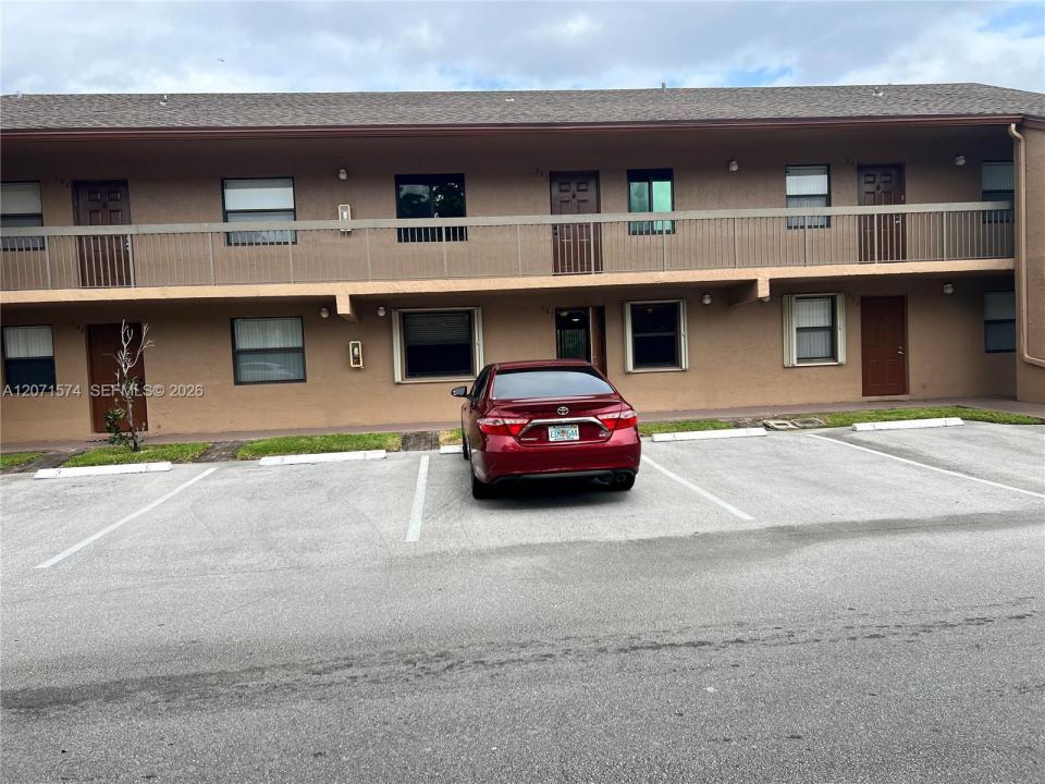 10005 Winding Lake Road 105, Sunrise, Floride 33351, États-Unis
