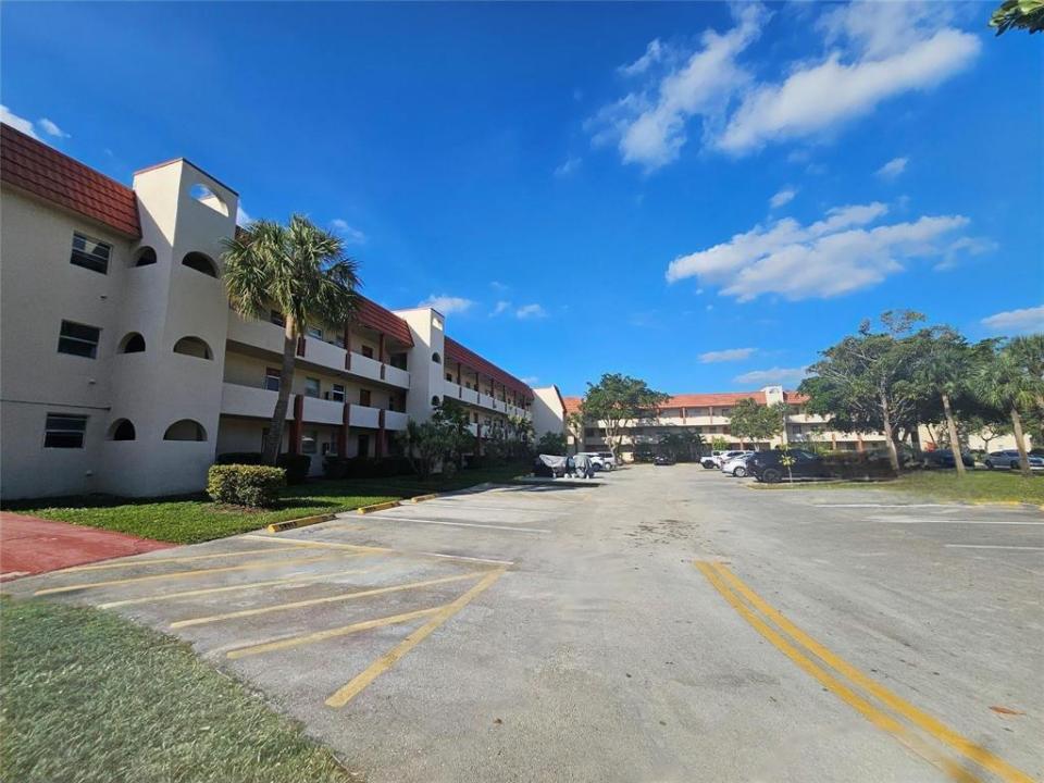 3051 Sunrise Lakes E Drive 203, Sunrise, Floride 33322, États-Unis