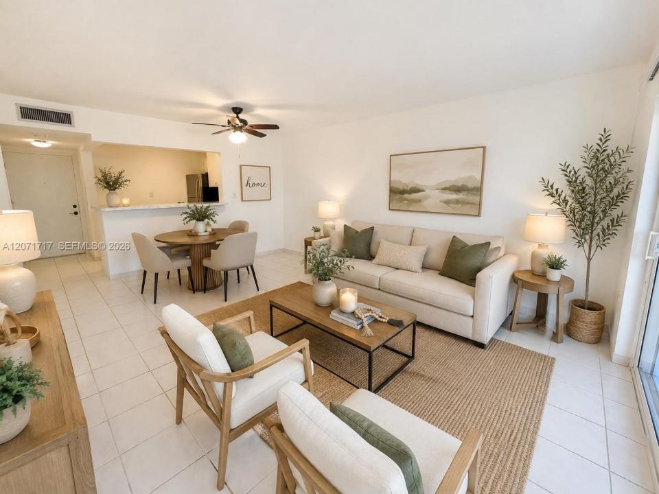 5199 NW 7th St 501E, Miami, Florida 33126, USA