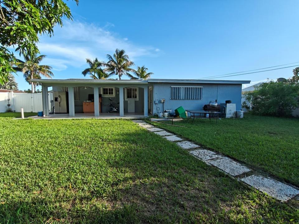 324 Mid Pines Road, Palm Springs, Florida 33461, USA
