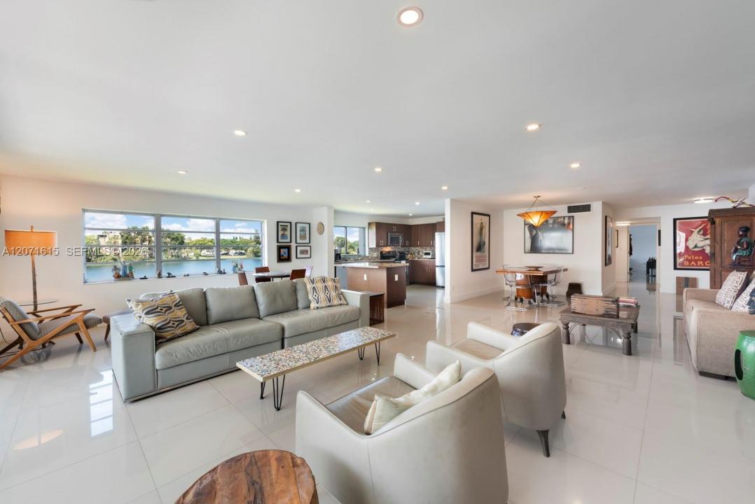 873 NE 195 206, Miami, Florida 33179, Stati Uniti
