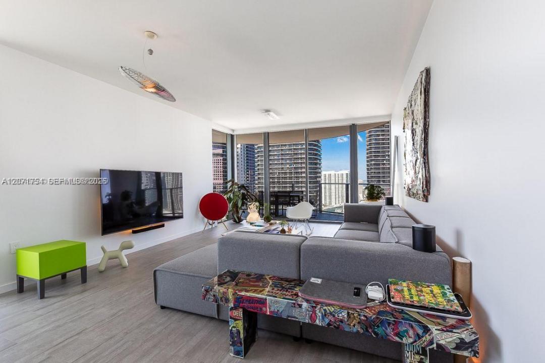 1000 Brickell Plz 3512, Miami, Florida 33131, Stati Uniti