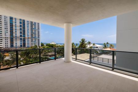 305 BRINY Avenue 406, Pompano Beach, Floride 33062, États-Unis