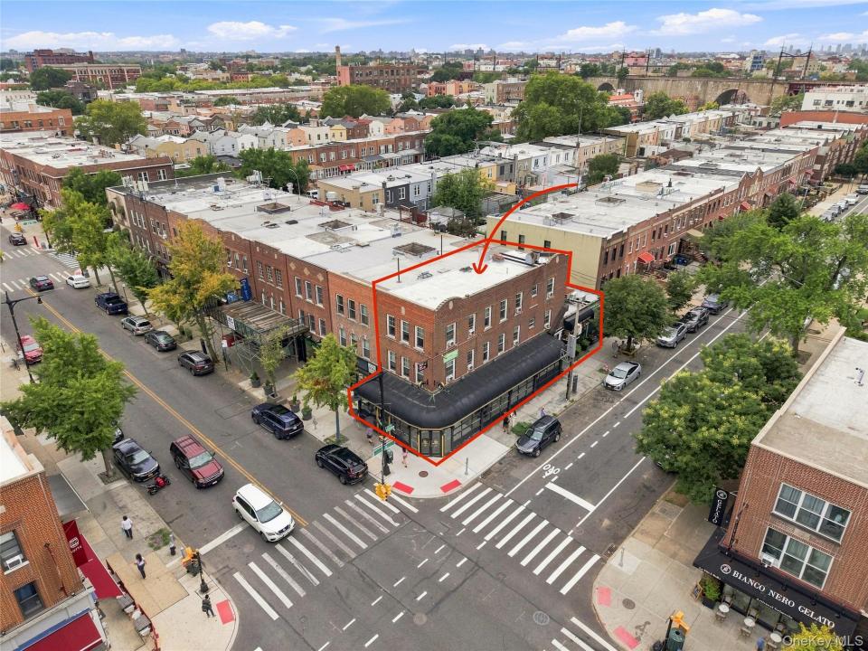 35-02 Ditmars Boulevard, New York, New York 11105, États-Unis