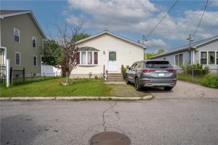 102 Kenmore Street, Pawtucket, Rhode Island 02861, USA