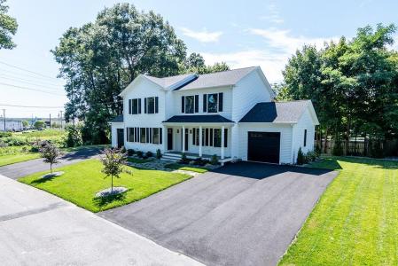 81 Cadora Avenue, Warwick, Rhode Island 02886, USA