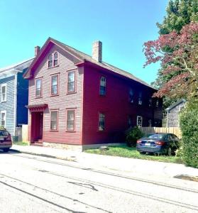 33 Elm Street, Newport, Rhode Island 02840, USA