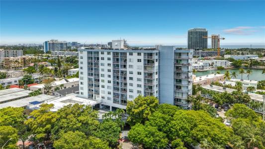 6900 Bay Dr 11G, Miami Beach, Florida 33141, USA