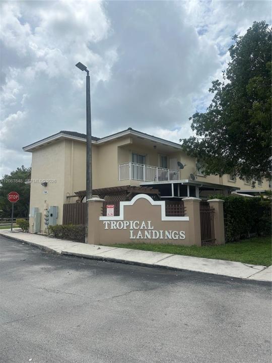 7380 NW 174th Ter 204, Hialeah, Florida 33015, USA