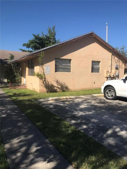 1008 SW 8th St 1008, Hallandale Beach, Florida 33009, USA