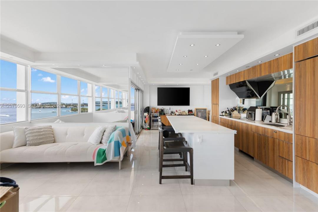 3 Island Ave 14D, Miami Beach, Florida 33139, USA