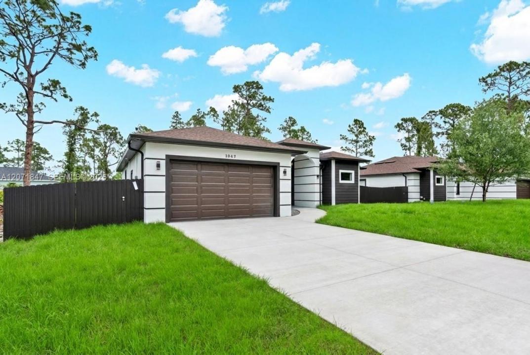 1047 Merry St, Lehigh Acres, Floride 33974, États-Unis