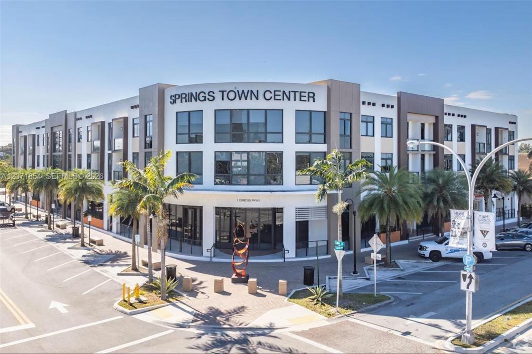 1 Curtiss Pkwy 313, Miami Springs, Floride 33166, États-Unis