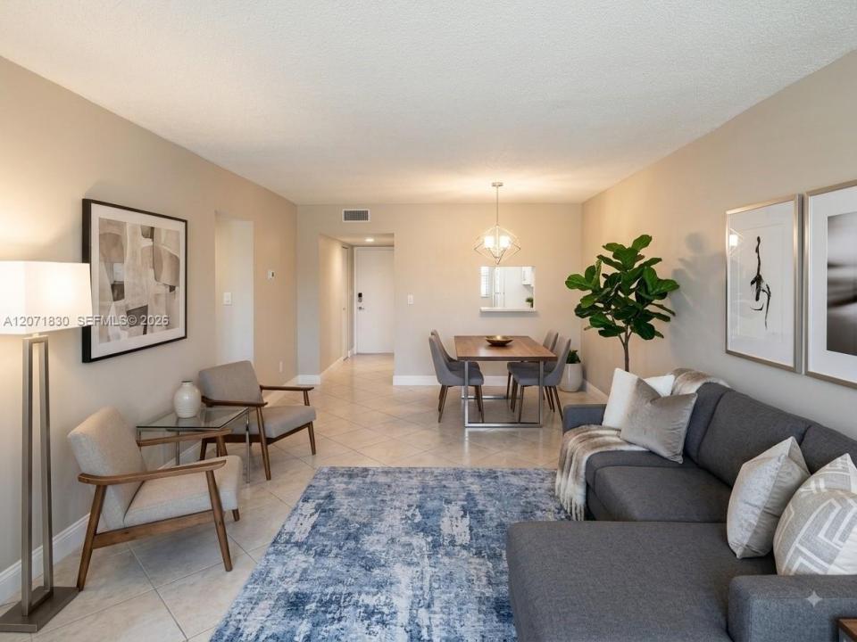 1000 Hillcrest Ct 214, Hollywood, Floride 33021, États-Unis