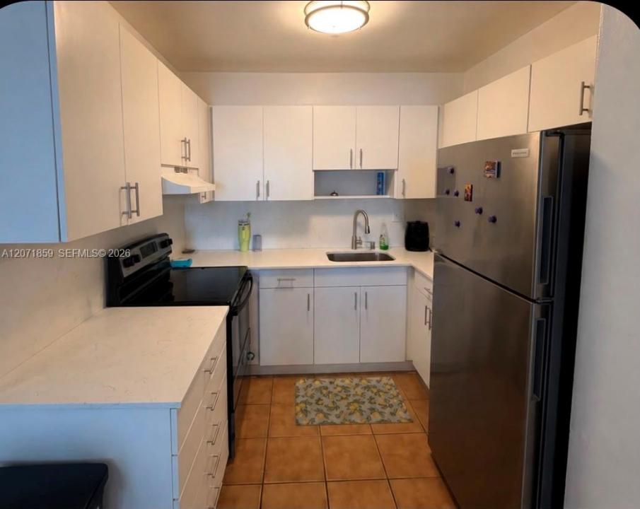 3640 NW 9 407, Miami, Floride 33125, États-Unis